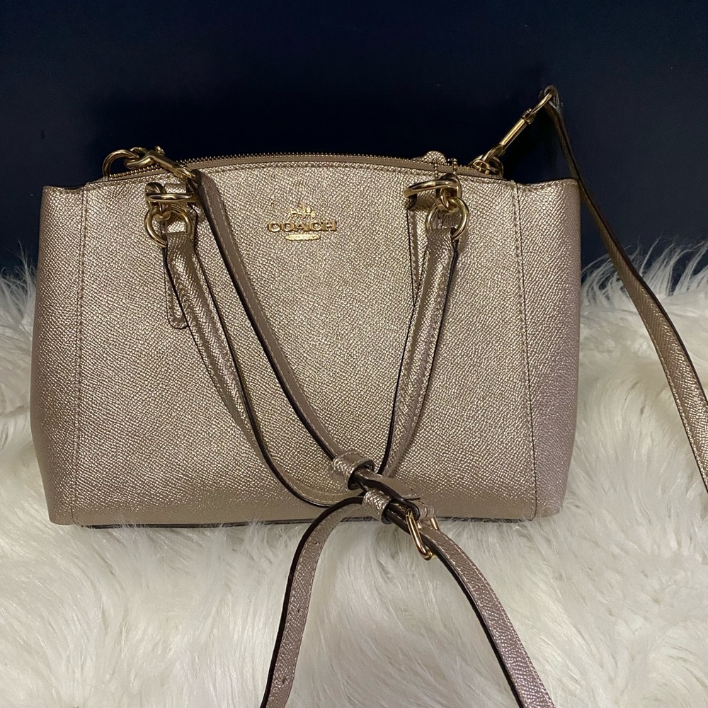 Beautiful gold coach purse with a long  strap. Reposing it for something new.